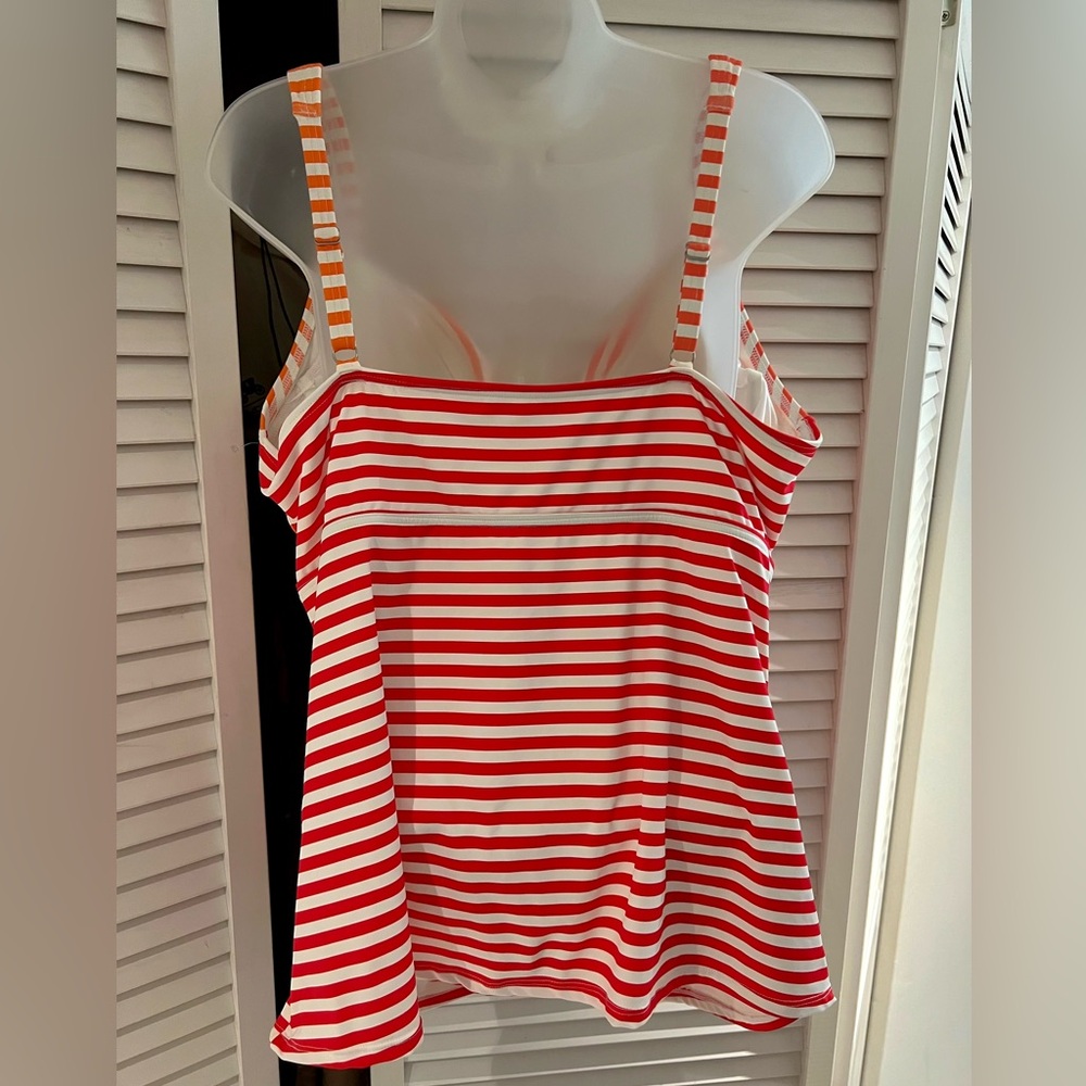 Lands' End Like New Condition Women’s Wrap Underwire Tankini Top Swimsuit Sz 18 - Picture 6 of 9